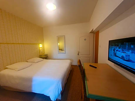 Family Room with Garden View