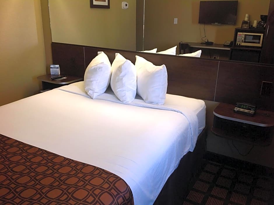 Microtel Inn & Suites Gonzales TX