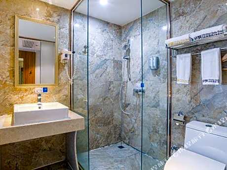 Wodun Platinum Hotel (Qinzhou East Railway Station Niannianfeng Plaza)