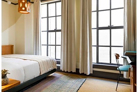 City view king bed