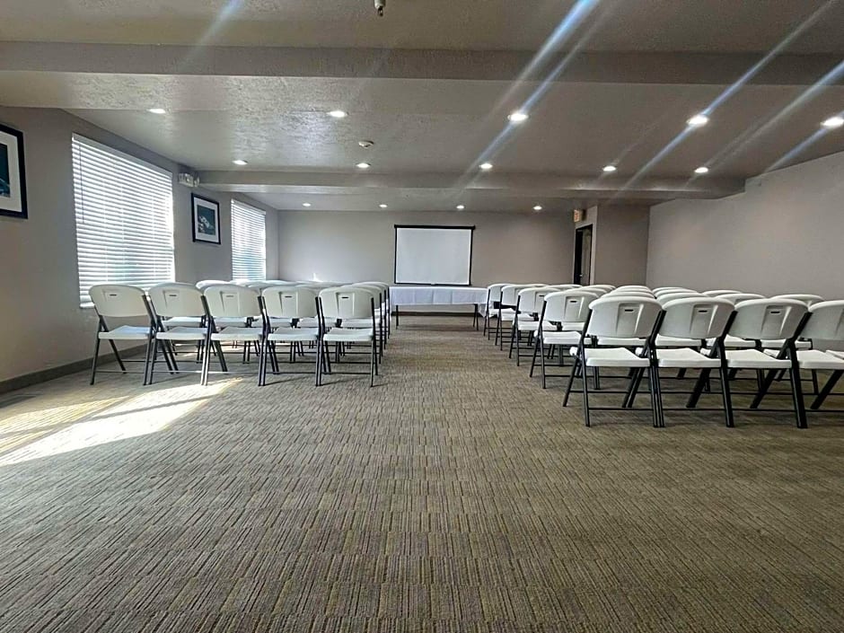 Country Inn & Suites by Radisson, West Valley City, UT