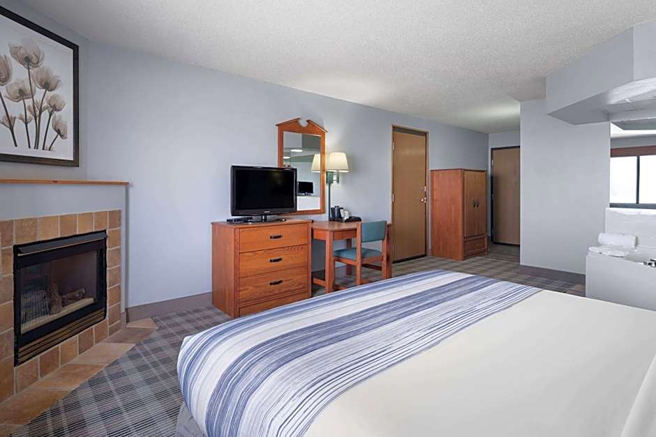 AmericInn by Wyndham Stuart