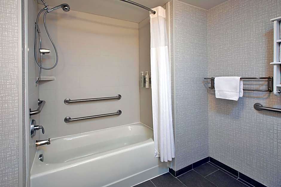 Hampton Inn & Suites St. Cloud