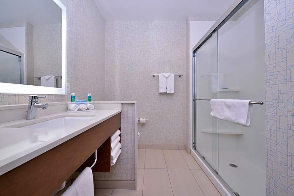 Holiday Inn Express & Suites Madison By IHG