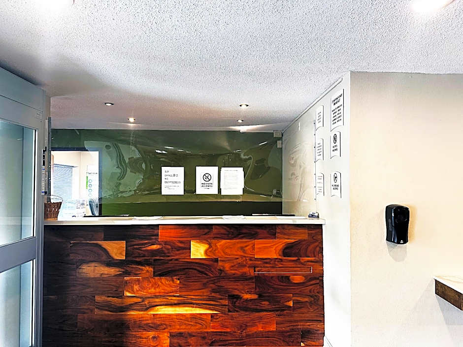 Norwood Inn & Suites Milwaukee