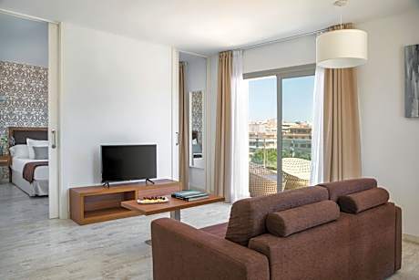 Two-Bedroom Apartment with Harbor View