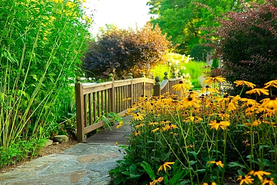 Azalea Garden Inn