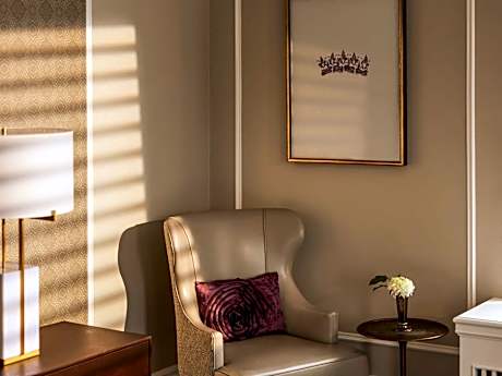 Deluxe Harbor View 1 King