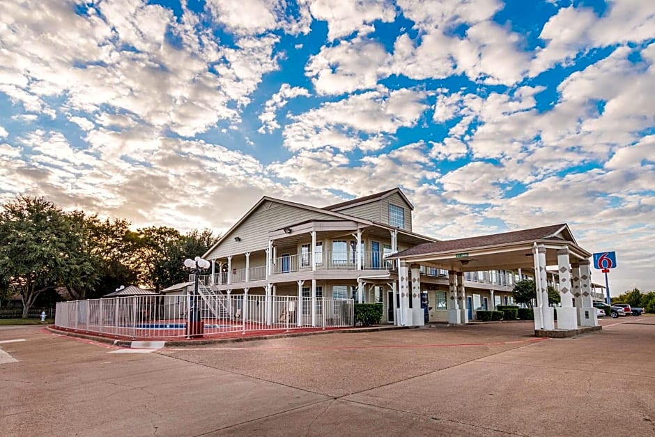 Motel 6-Waxahachie, TX