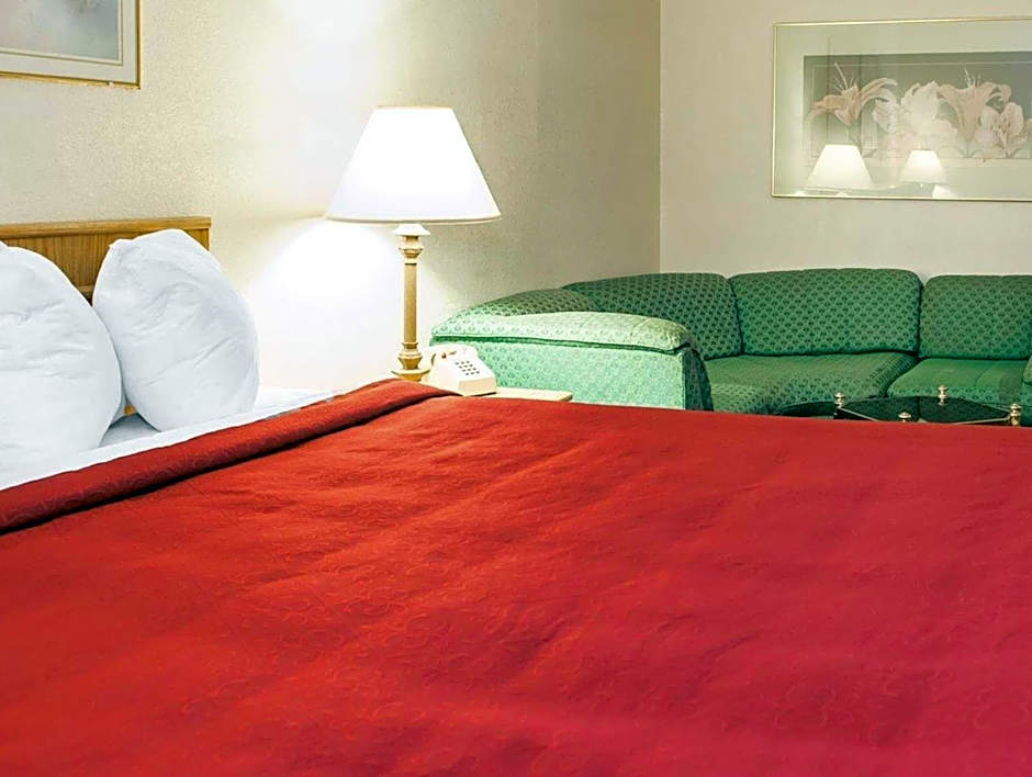 Quality Inn & Suites Greensburg I-74