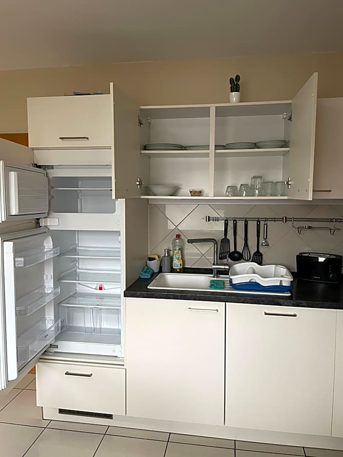 Parkplätze, Einzelbetten, 2 TVs, Balkon, Terrasse, fast Wi-Fi bis zu 1000 Mbit, Homeoffice