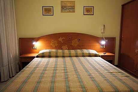 Double or Twin Room with Side Sea View