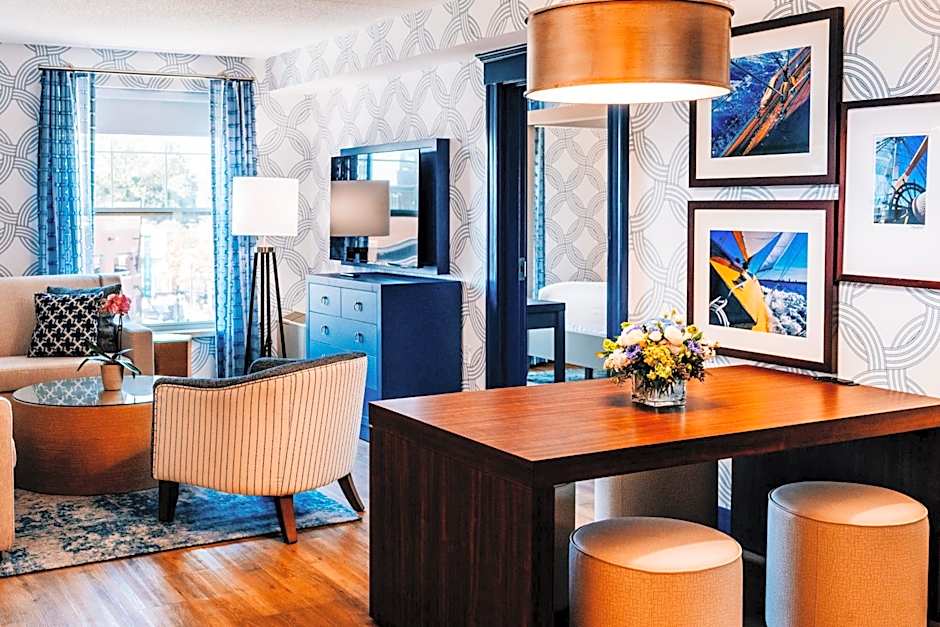 Salem Waterfront Hotel & Suites