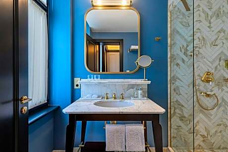 One-Bedroom Junior King Suite