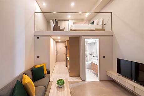 One-Bedroom Duplex Queen Suite