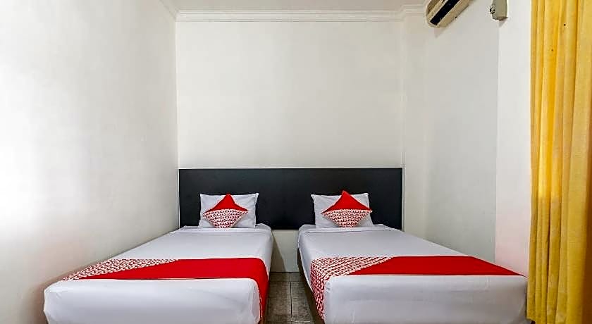 Super OYO 2704 Hotel Transit 2