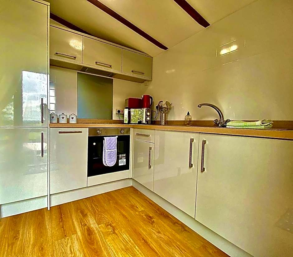 The Raddle Inn Log Cabins