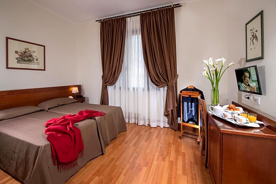 Photo 1 of 4 of Triple Room