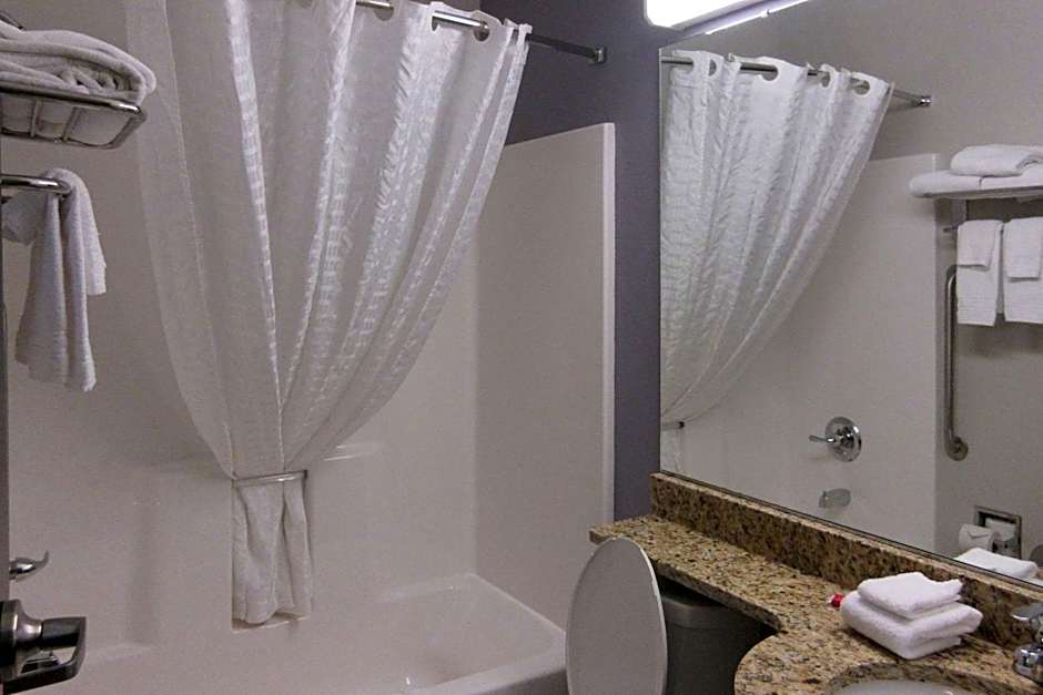 Quality Inn & Suites Caldwell I-77