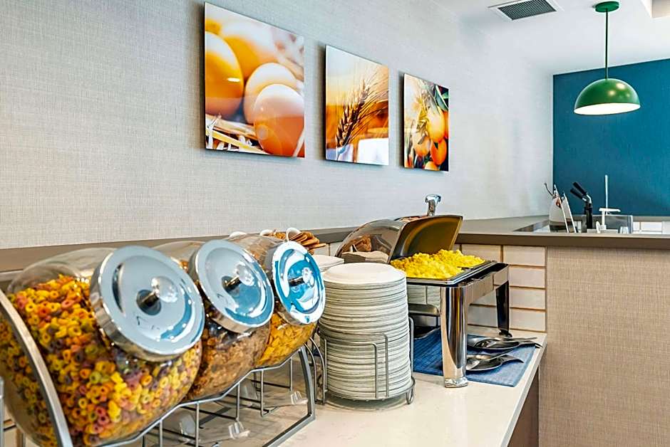 Comfort Suites Kelowna