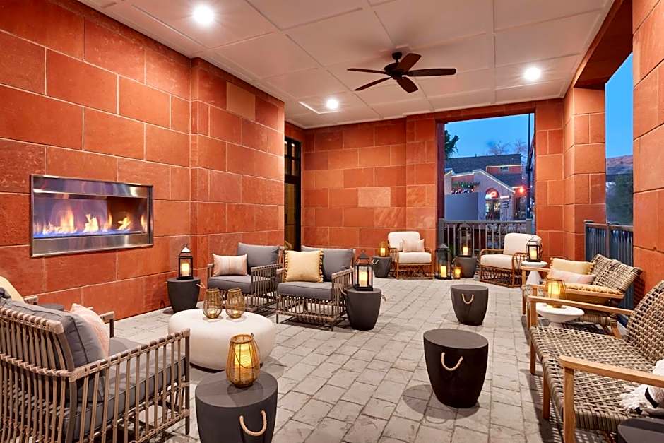 THE ADVENIRE, AUTOGRAPH COLLECTION