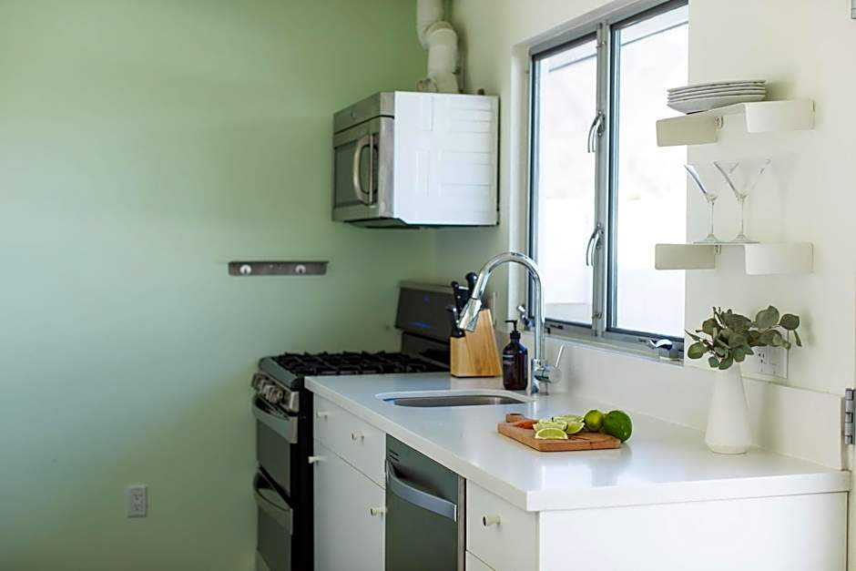 The Wesley by AvantStay Mid-Century Modern Oasis with Pool