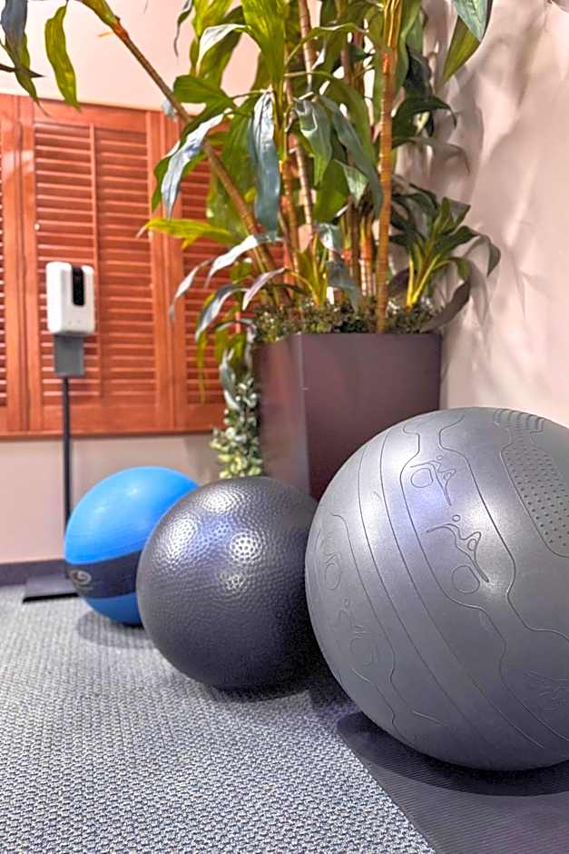 Marco LaGuardia Hotel & Suites