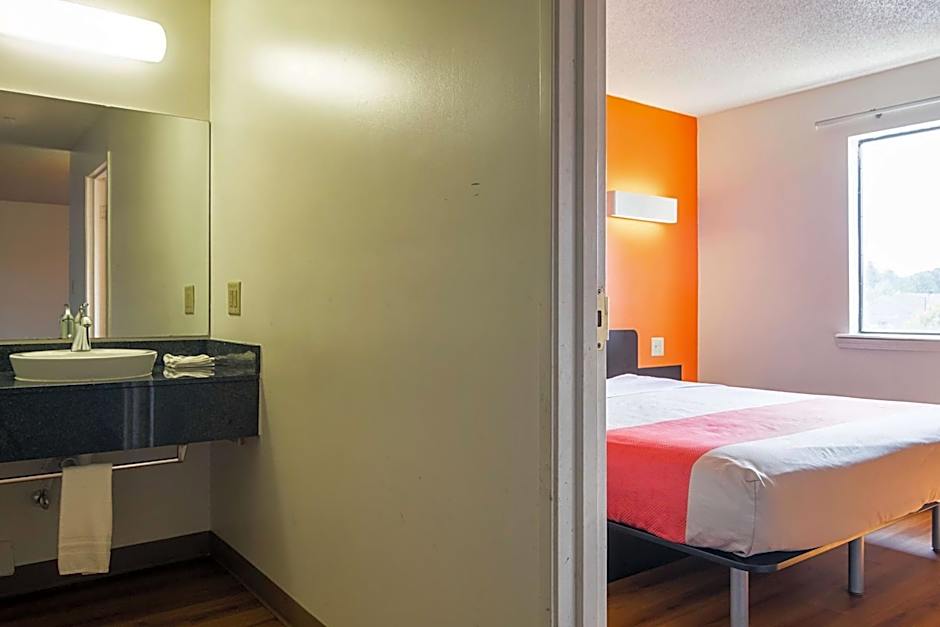 Motel 6-Jonesboro, GA