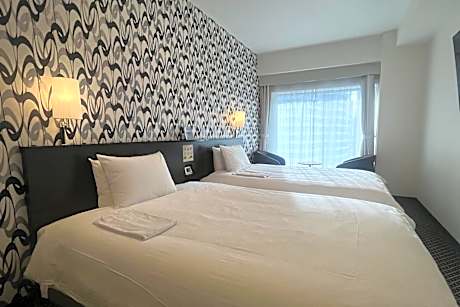 Executive Twin Room with City View - Non-Smoking