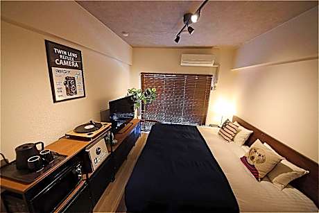 Standard Room (One King Bed) with Kitchen - Non-Smoking - Cleaning Fee Extra - No Cleaning for Consecutive Night Stays