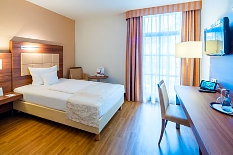 Business Single Room with Queen Bed
