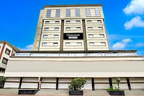 Townhouse Anand Formerly Hotel The Maison