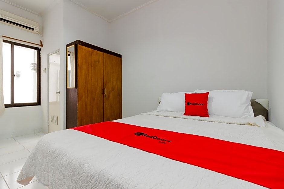 Formerly RedDoorz Syariah near Pondok Indah Mall 3