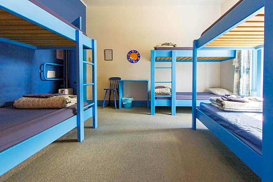 Sequoia Lodge Backpackers