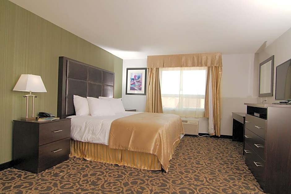 Paradise Inn and Suites Redwater