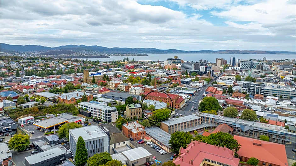 The Lodge on Elizabeth Bed & Breakfast