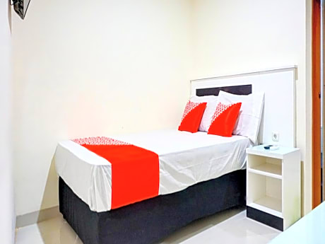 OYO 90394 Guest House Sentosa