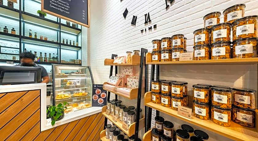 Siam Subway Hostel and Cafe