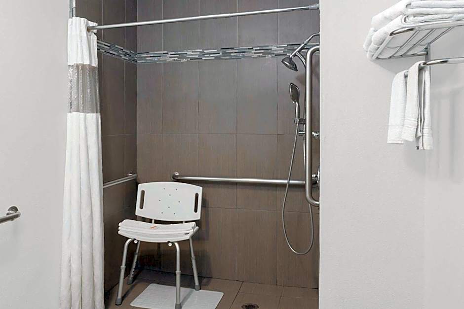 Super 8 by Wyndham Santa Clarita/Valencia