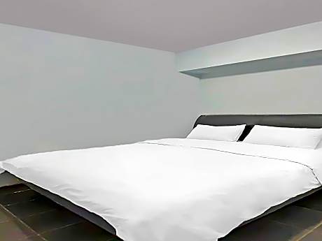 SPOT ON 92236 Kediri Family Homestay