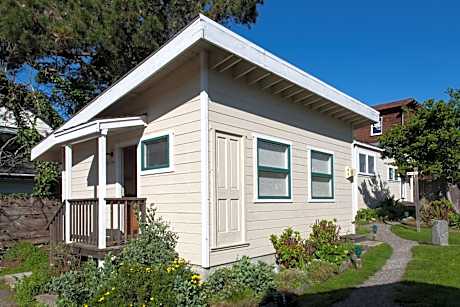 Queen Suite with Sofa Bed - Pet Friendly