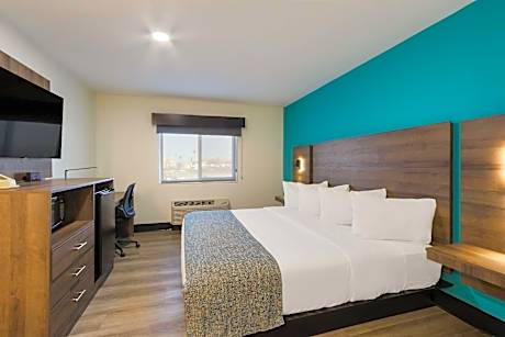 1 King Bed Non-Smoking Microwave Fridge Continental Breakfast
