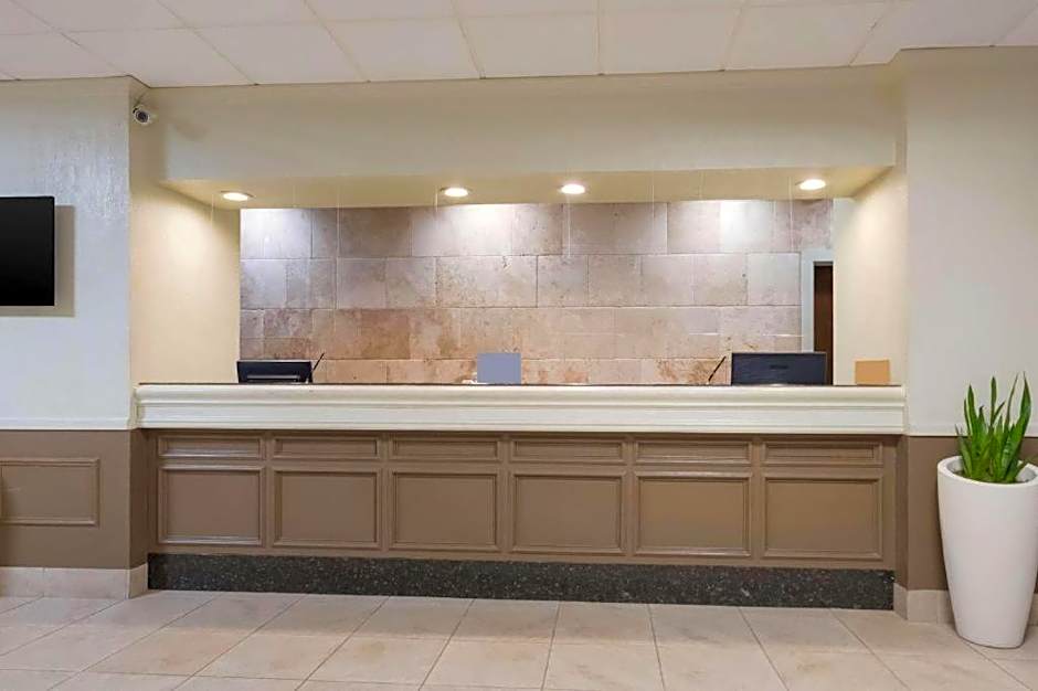 Surestay Plus Hotel by Best Western Lawton