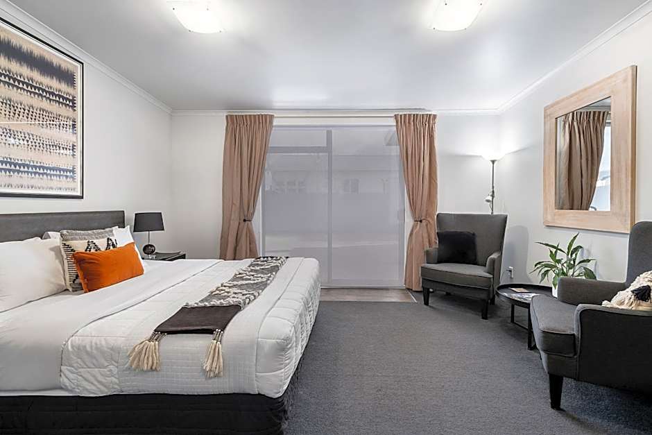 Two Tree Motel & Lodge