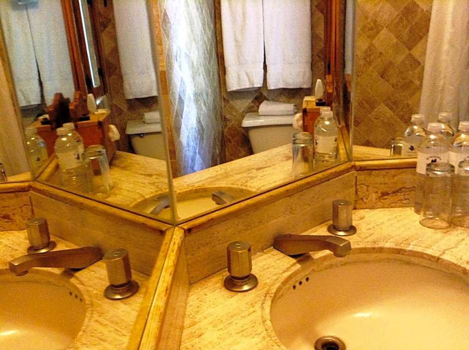 Posada de la Mision, Hotel Museo y Jardin