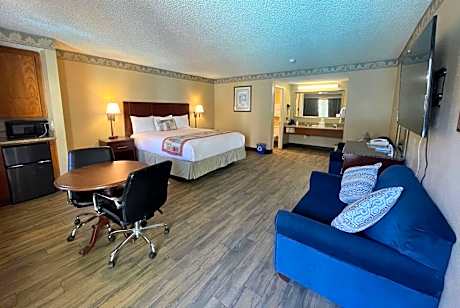 King Suite - Non-Smoking