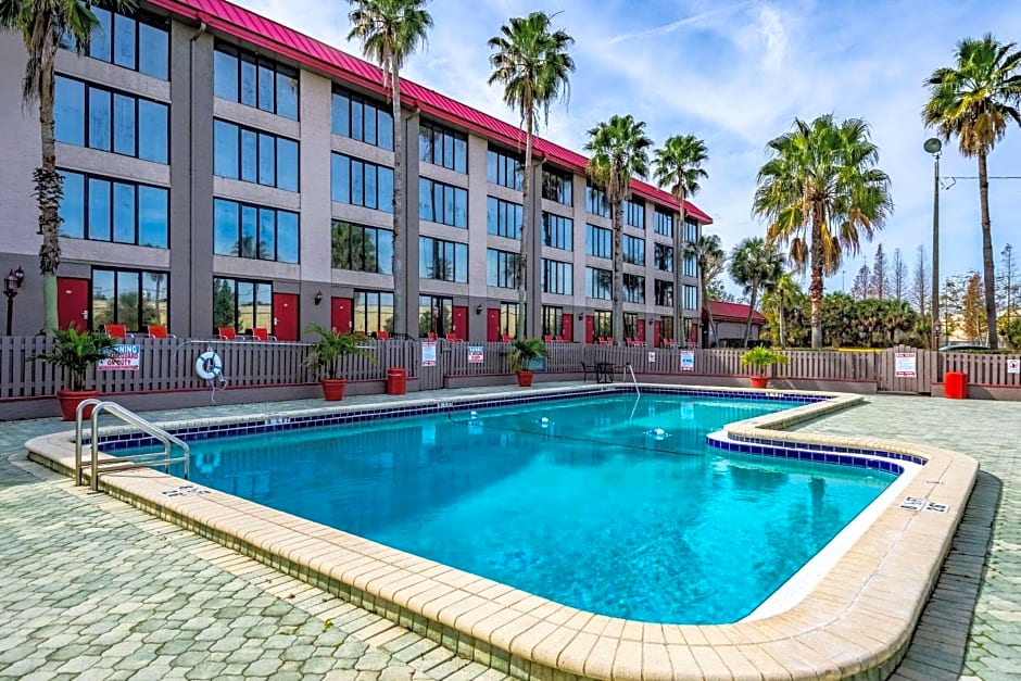 Lakeland Hotel