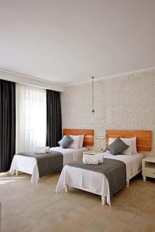 Deluxe Twin Room with Balcony