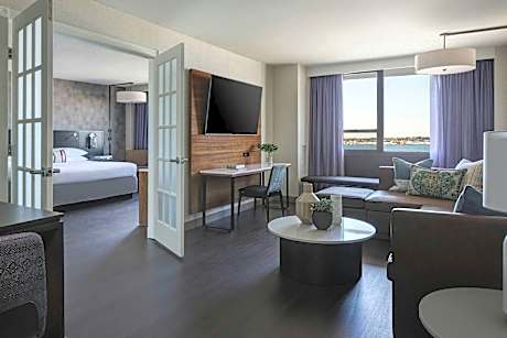 1 Bedroom Junior Suite, 1 King, Sofa bed