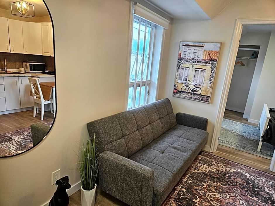 JstLikeHome - Old Ottawa Suite & Guesthouse